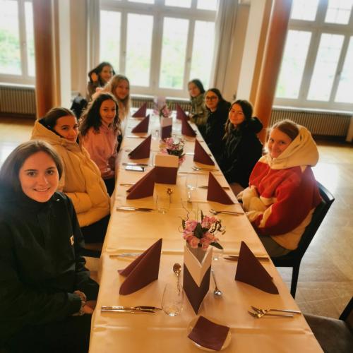 Essen im Schloss Laufen