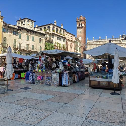 Markt an der Piazza delle Erbe in Verona