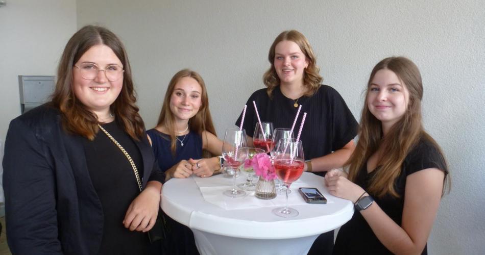 Schülerinnen bei der Abschlussfeier